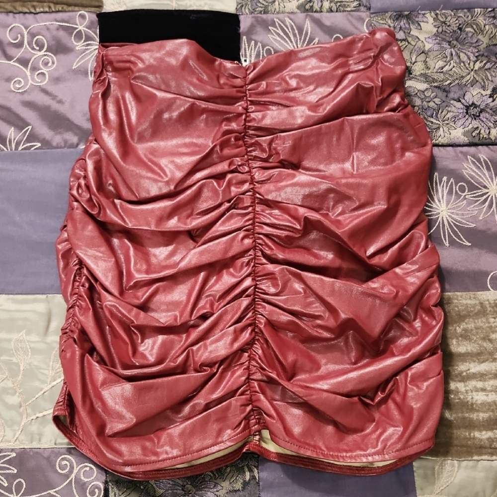 Akaiv Ruched Faux Leather Skirt